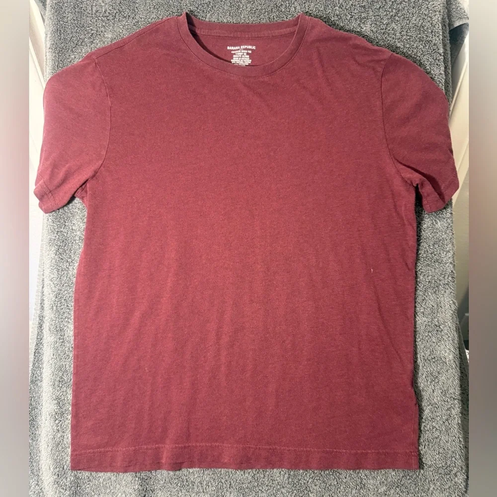 Banana Republic Men's Premium Wash Maroon‎ T-Shirt